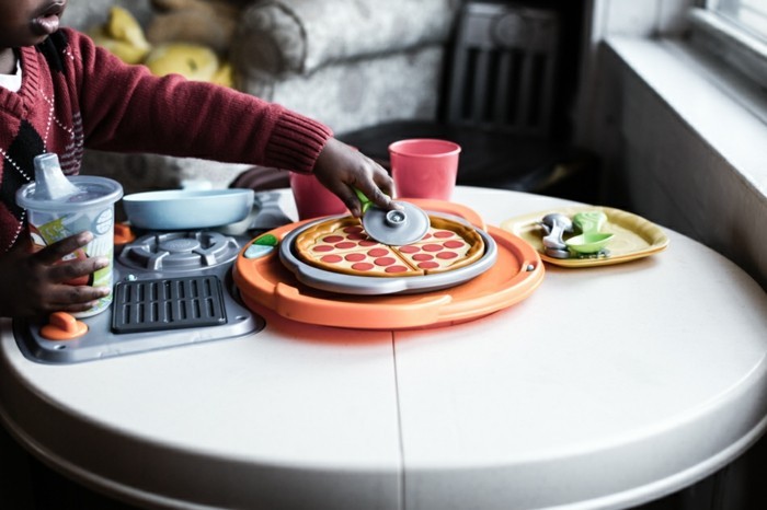 l-adorable-pizza-avec-enfant-jouer-preparer-la-meilleure-pizza-paris-image-la-meilleure-à-trouver