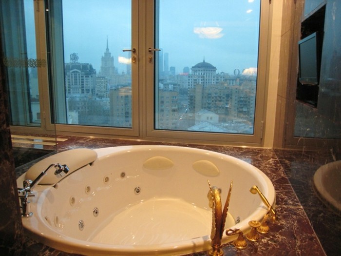 la-chambre-avec-jacuzzi-privatif-paris-pas-cher-jaccuzy-vue-hotel-marais-poitevin-hôtel-avec-jacuzzi-dans-la-chambre