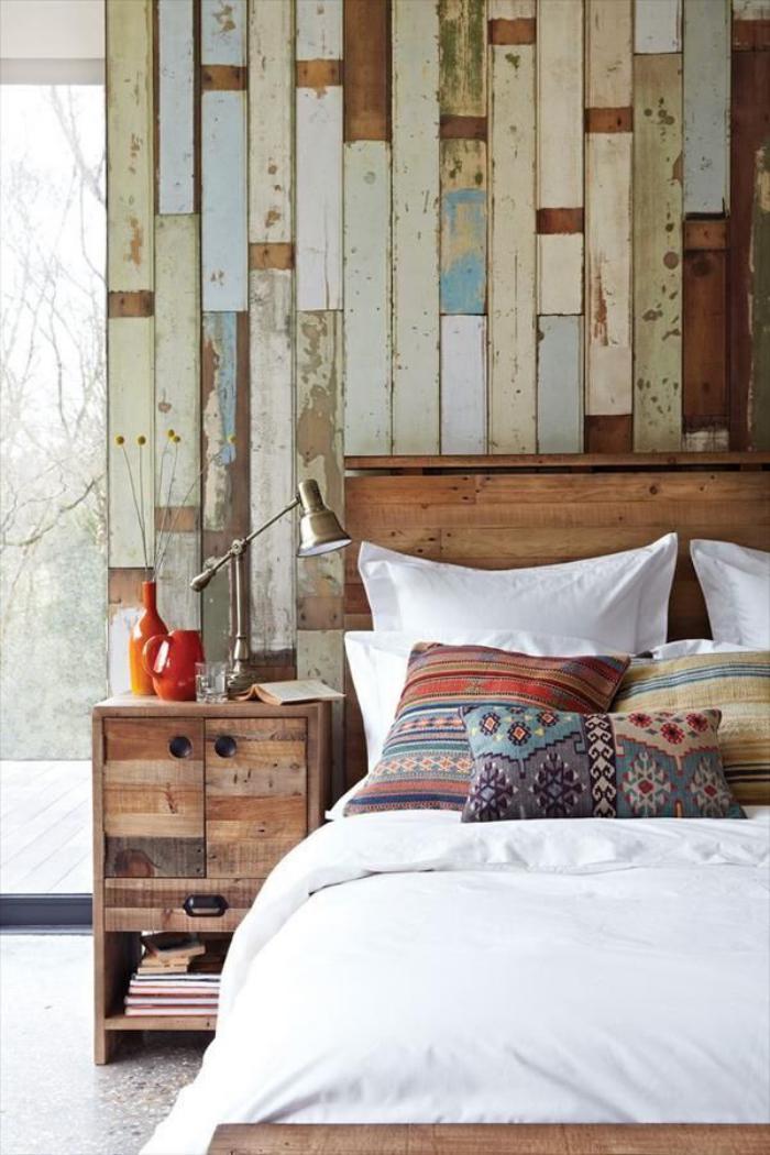lambris-mural-bois-récupéré-dans-une-chambre-à-coucher