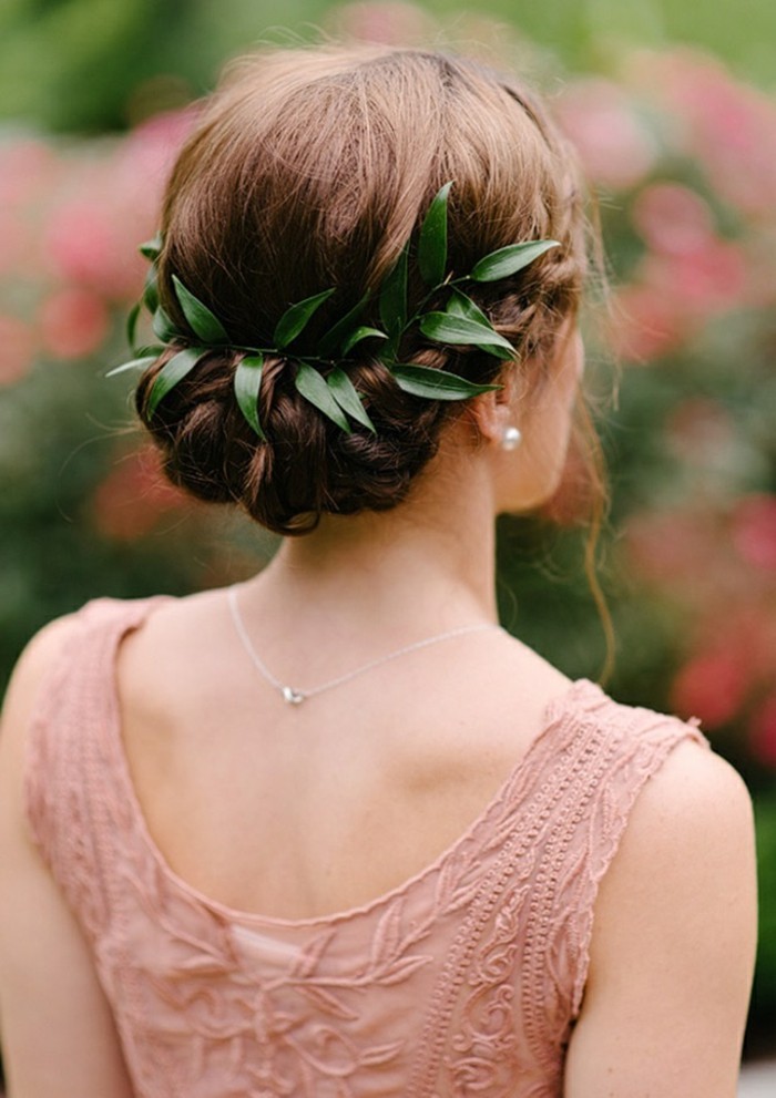 le-chignon-mariage-2014-2015-coiffure-mariée-couronne-tendances-fleurs-cheveux