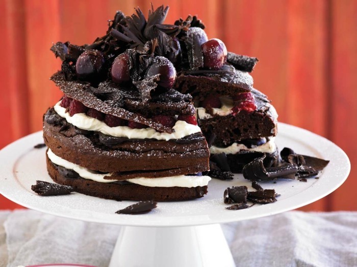 le-gâteau-au-chocolat-blanc-gâteau-chocolat-banane-saint-valentine-cerise