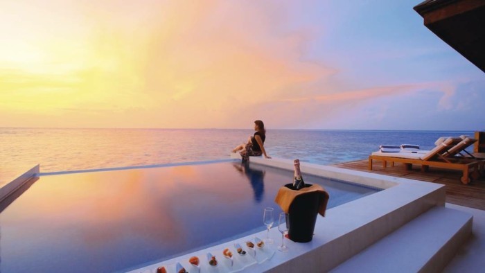les-iles-maldives-séjour-maldives-voyage-de-noce-maldives-hotel-de-lux-piscine
