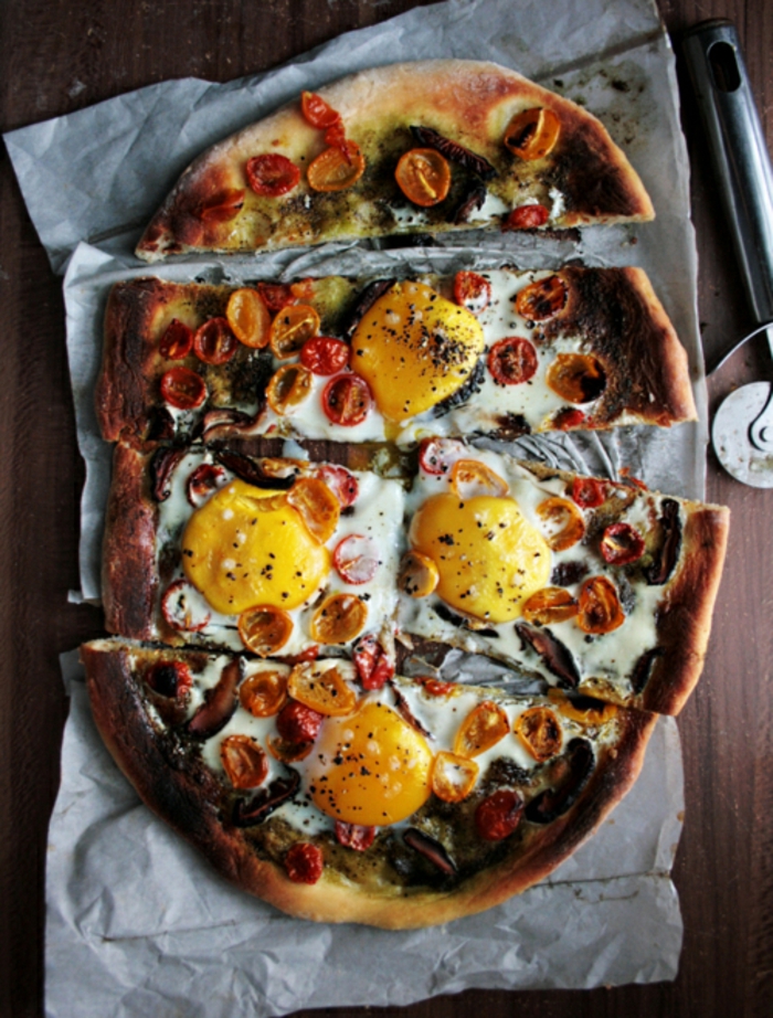 manger-la-meilleure-pizza-recette-de-pizza-plateau-préparation-omnomnom