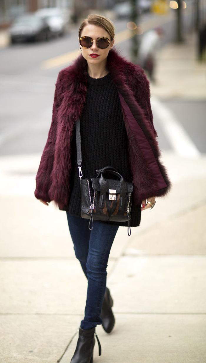 manteau-en-fausse-fourrure-couleur-bordeaux