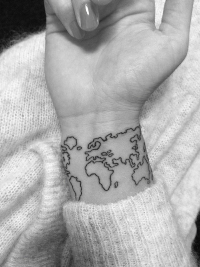 petit-tatouage-femme-tatouage-sur-le-poignet-tatouage-infini-monde