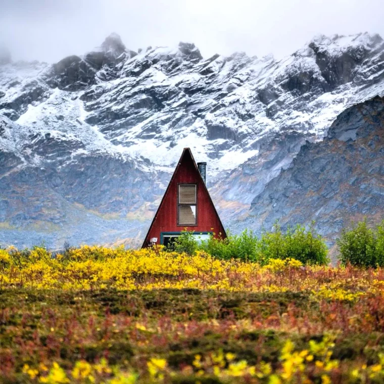 photo avec un chalet rouge paysage de la nature pendant l hiver