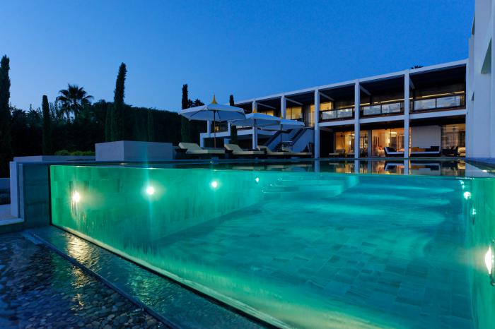 La piscine à débordement - belles piscines de luxe - Archzine.fr