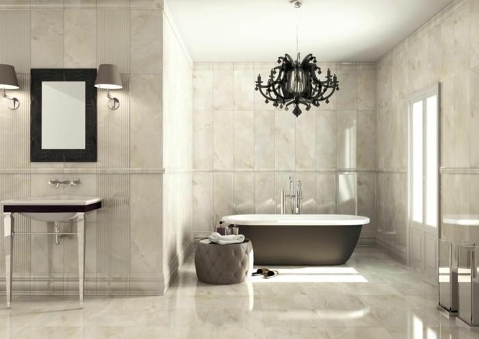 salle-de-bain-baroque-avec-lustre-noir-carrelage-effet-marbre-sol-en-marbre-beige