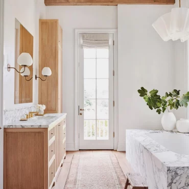 salle de bain scandinave bois et blanc miroir double vasque meuble bois