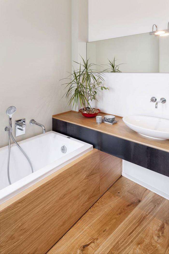 salle-de-bain-scandinave-salle-d'eau-déco-bois-et-blanc