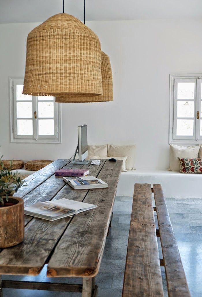 table-rustique-meubles-bois-récup-design-lampes-suspendues-tressées