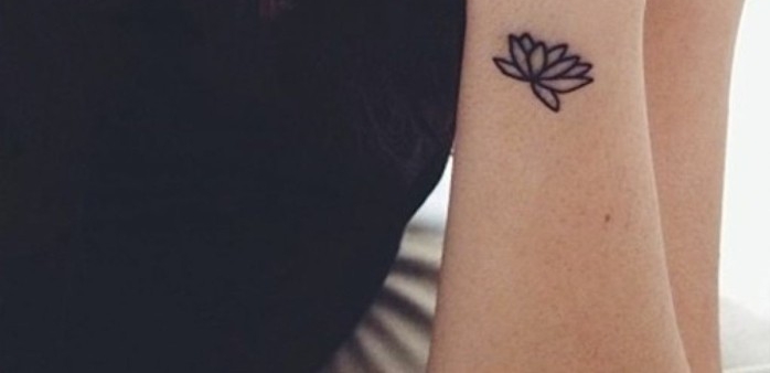 tatouage-papillon-poignet-tatouage-croix-poignet-personnalisé-lotus-fleur