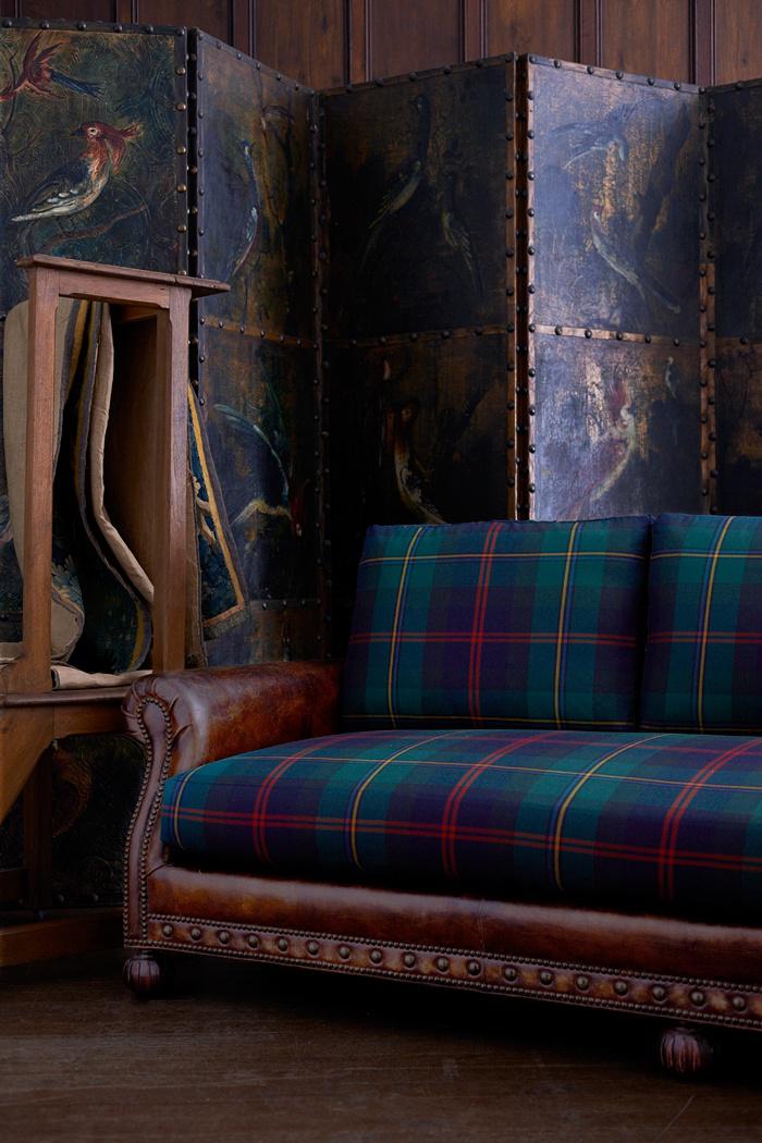 tissu-écossais-beau-sofa-vintage-et-paravent-joli-tartan-en-vert-et-rouge