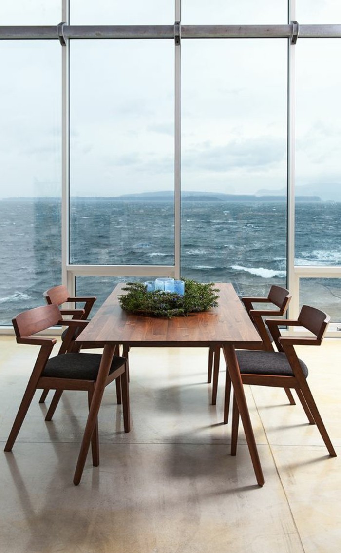 0-table-en-bois-foncé-chaises-de-table-design-pour-la-salle-à-manger-chic-decoration-sur-la-table