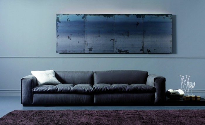 0-une-autre-magnifique-variante-de-canapé-design-italien-en-cuir-noir-tapis-violet-salon
