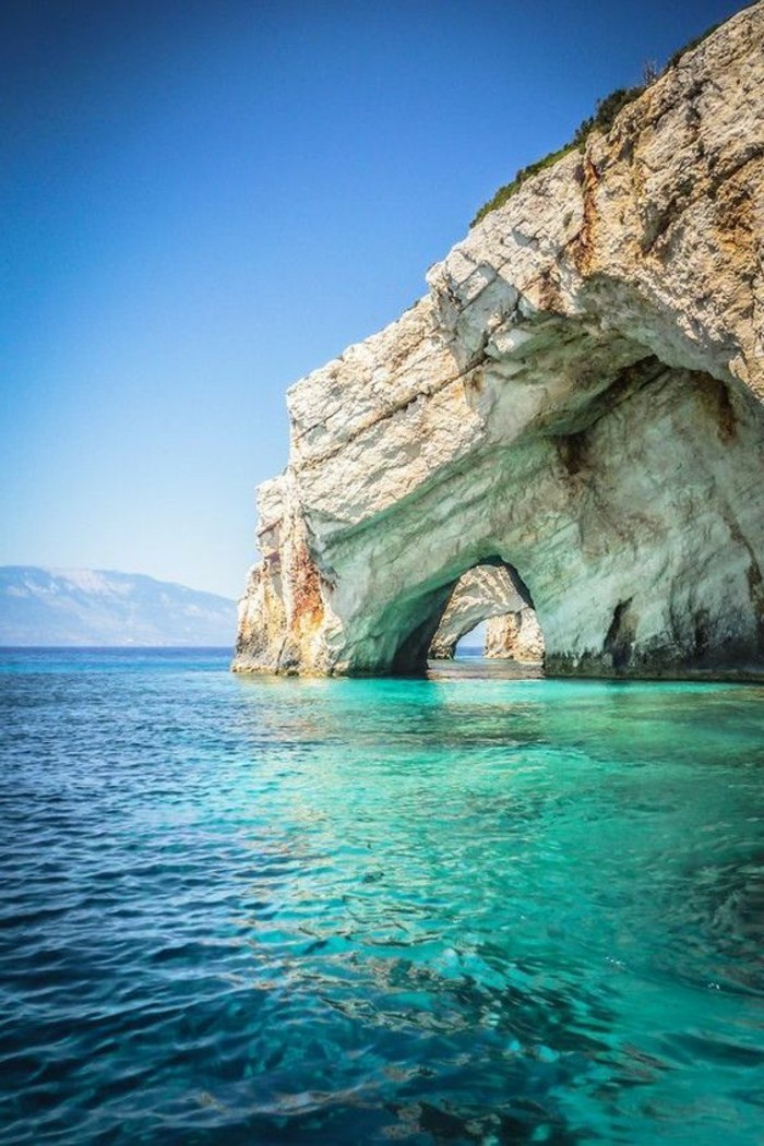 00-blue-caves-greece-photo-plage-paradisiaque-cave-dans-la-mer-les-meilleures-plages
