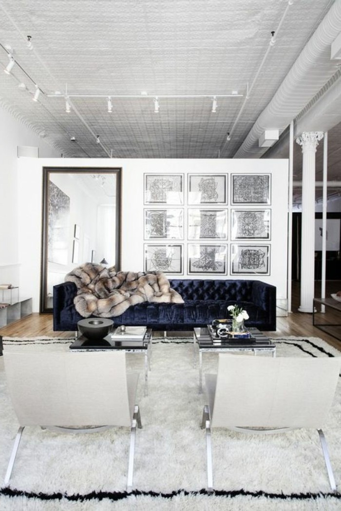 00-canapé-chesterfield-pas-cher-bleu-foncé-salon-chic-avec-meubles-modernes