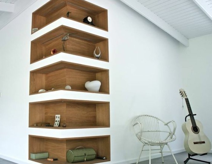 00-jolie-idée-pour-les-étagères-d-angle-en-bois-foncé-sol-en-carrelage-gris-salon