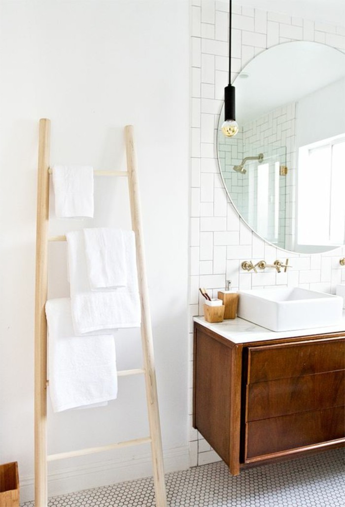 00-portes-serviettes-en-bois-clair-comment-bien-meubler-votre-salle-de-bain-pas-cher