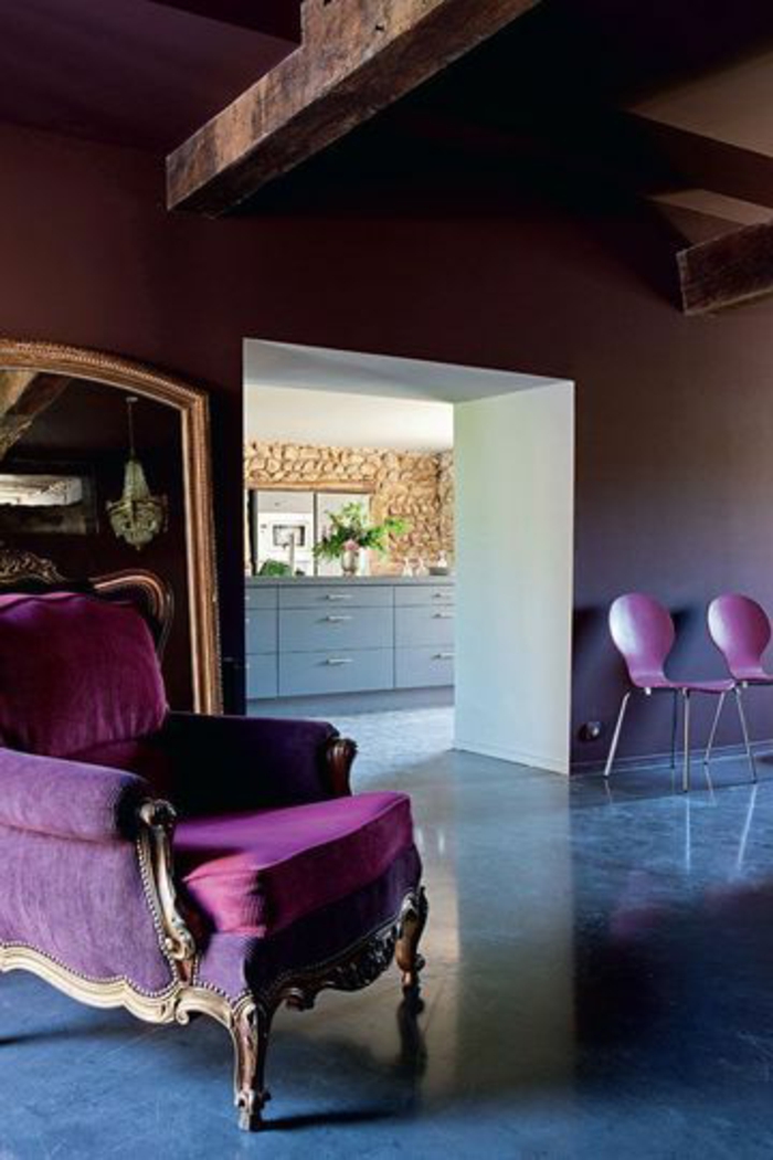 00-une-autre-magnifique-idee-pour-comment-associer-prune-couleur-meubles-couleur-violette-foncé
