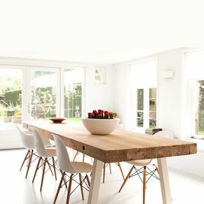 3-table-design-salle-à-manger-table-design-en-bois-clair-chaises-beiges
