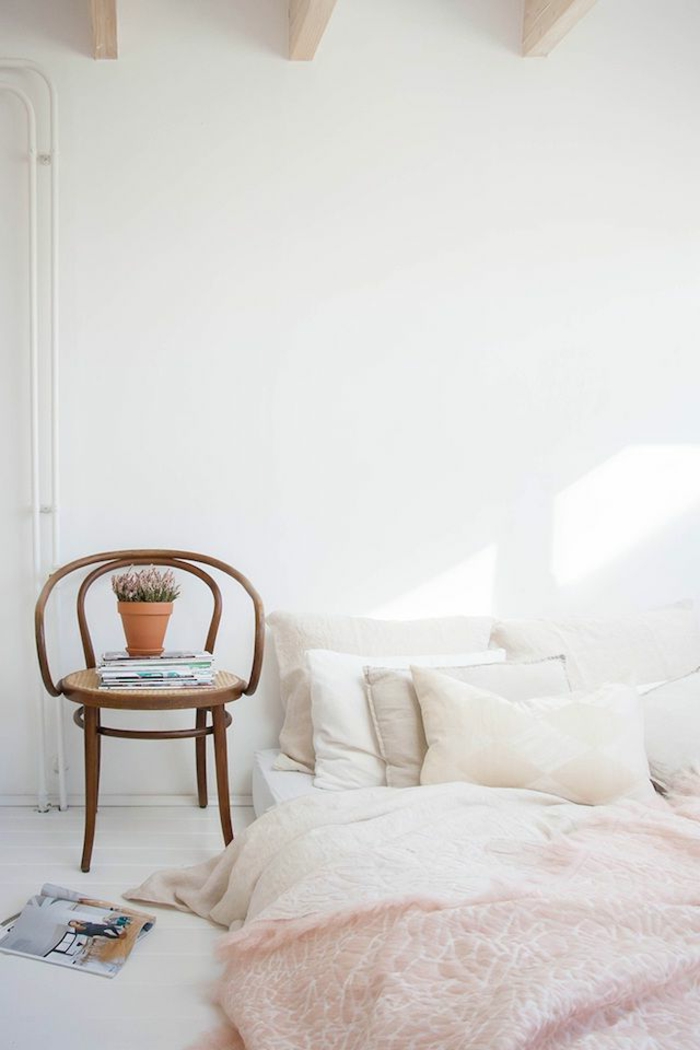 Design-magnifique-idée-intérieur-la-couleur-tendance-pour-chambre-à-coucher-blanc-moderne