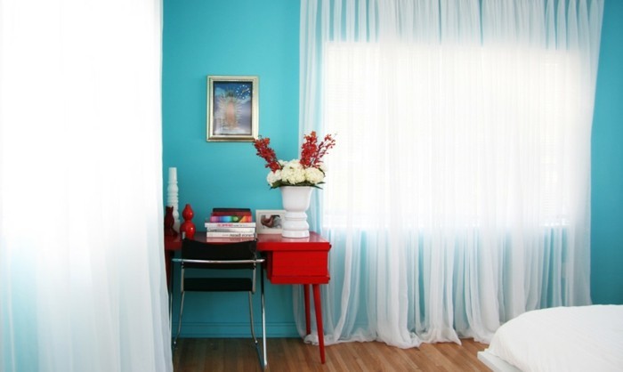 Décoration-intérieur-luxueux-couleur-chambre-à-coucher-bien-aménagée-trop-bleu