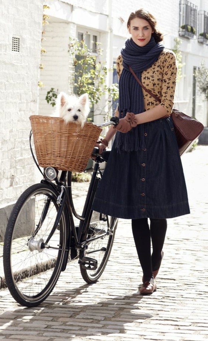Formidable-vélo-de-ville-femme-à-prendre-la-route-cool-idée-fleur-et-le-chien