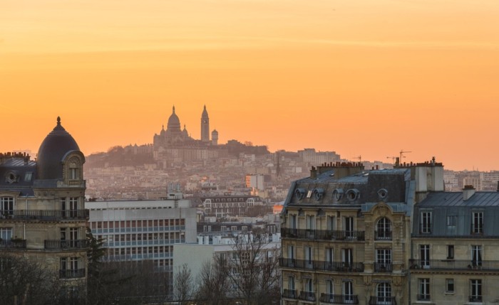 au-coucher-de-soleil-les-appartement-toit-terrasse-paris-beauté-de-la-ville-de-Paris-beau