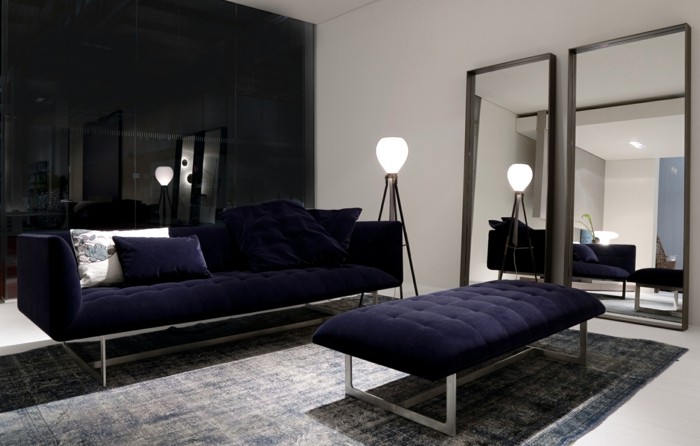 canape-cuir-italien-design-en-bleu-foncé-pour-le-salon-chic-les-meubles-de-salon