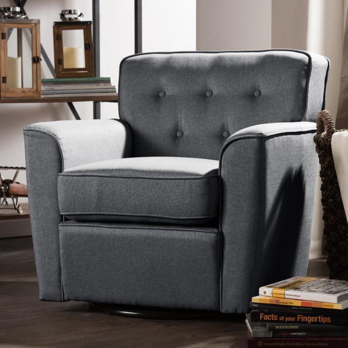 chaise-capitonnée-grise-un-grand-fauteuil-cosy-et-design