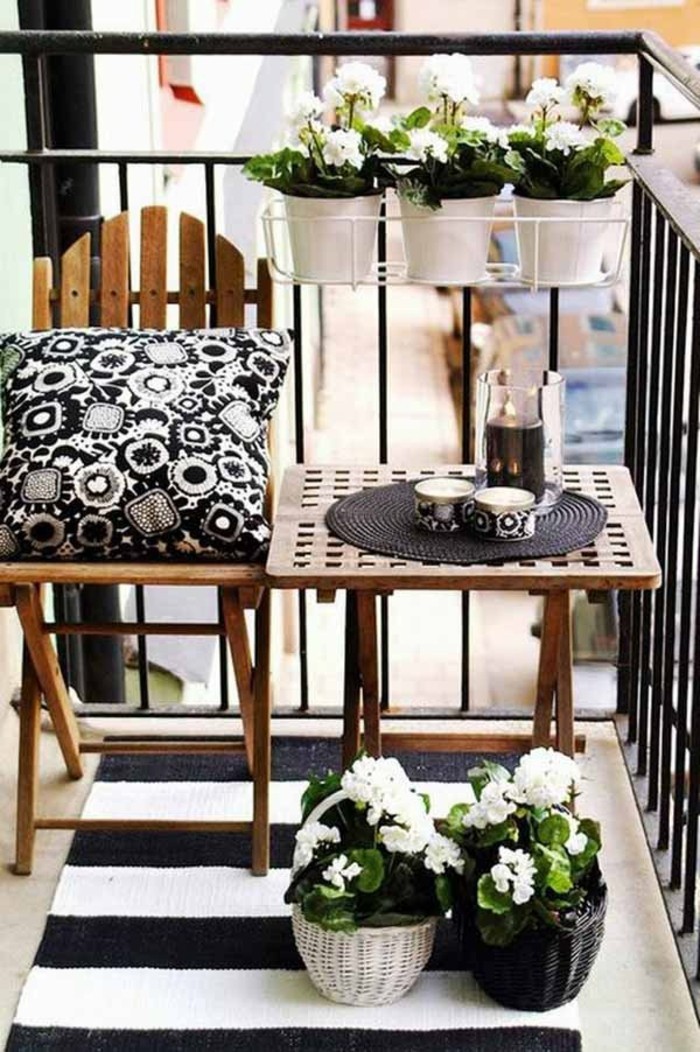 comment-aménager-son-balcon-voir-meubles-balcon-beauté-vue-magnifique-noir-et-blanc