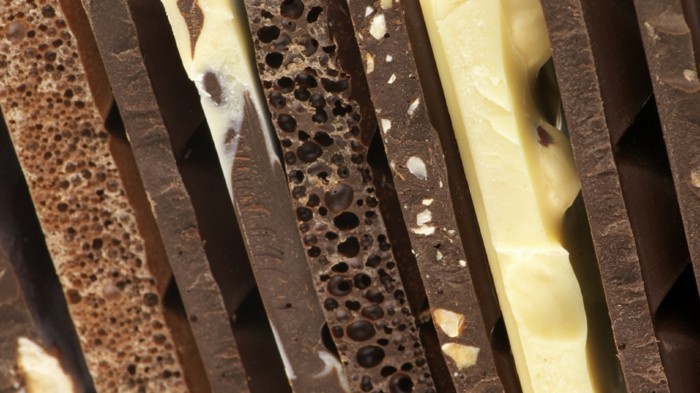 gateau-magique-au-chocolat-gateau-chocolat-blanc-framboise-glaçage-chocolat-blanc