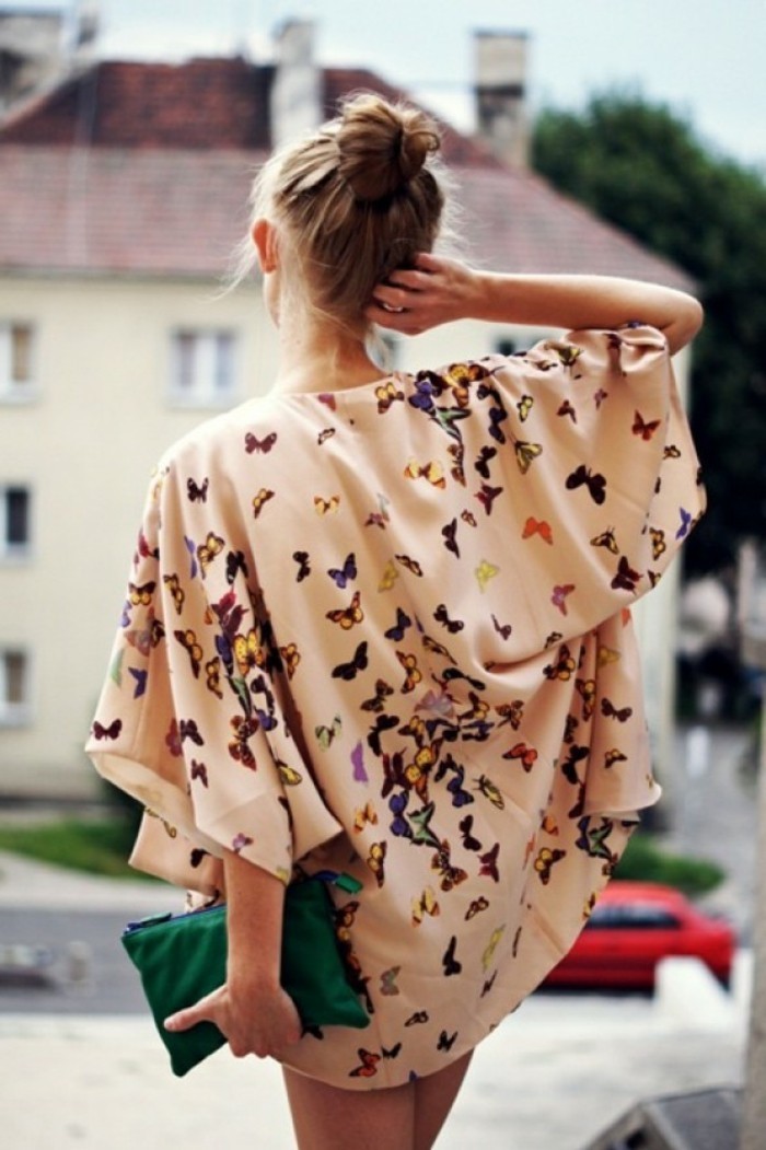 hippie-chic-une-veste-robe-boheme-cool-idée-tenue-de-jour-moderne-en-tendance-papillons