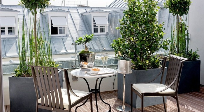 idée-déco-terrasse-balcon-jardin-mobilier-pour-balcon-ambiance-à-paris