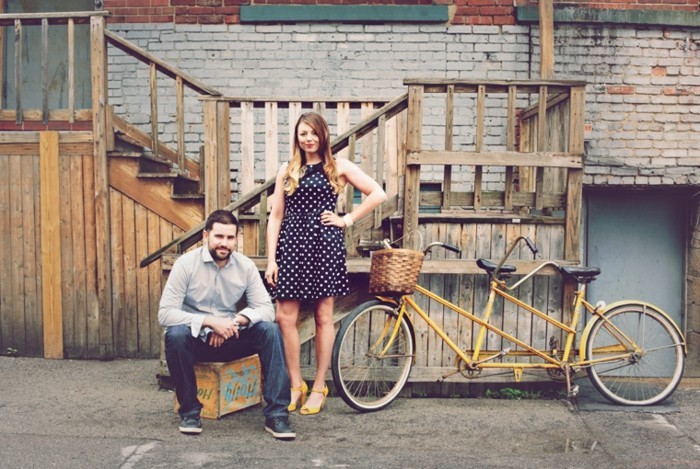 image-jolie-couple-le-vélo-ville-femme-cool-idée-quoi-choisir-pour-velo-inspiration