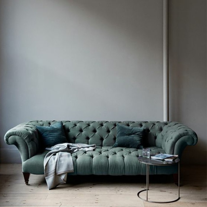joli-canape-chesterfield-bleu-vert-salon-avec-meuble-chesterfield-pas-cher