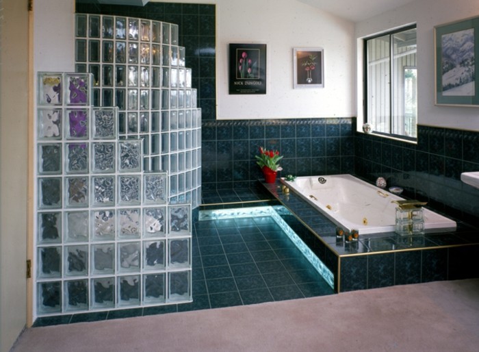 magnifique-idée-pour-intérieur-salle-de-bains-brique-de-verre-salle-de-bain-resized