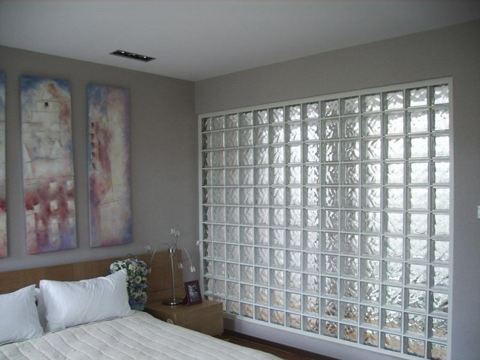 mur-décorative-en-carreau-de-verre-chambre-à-coucher-lit-resized