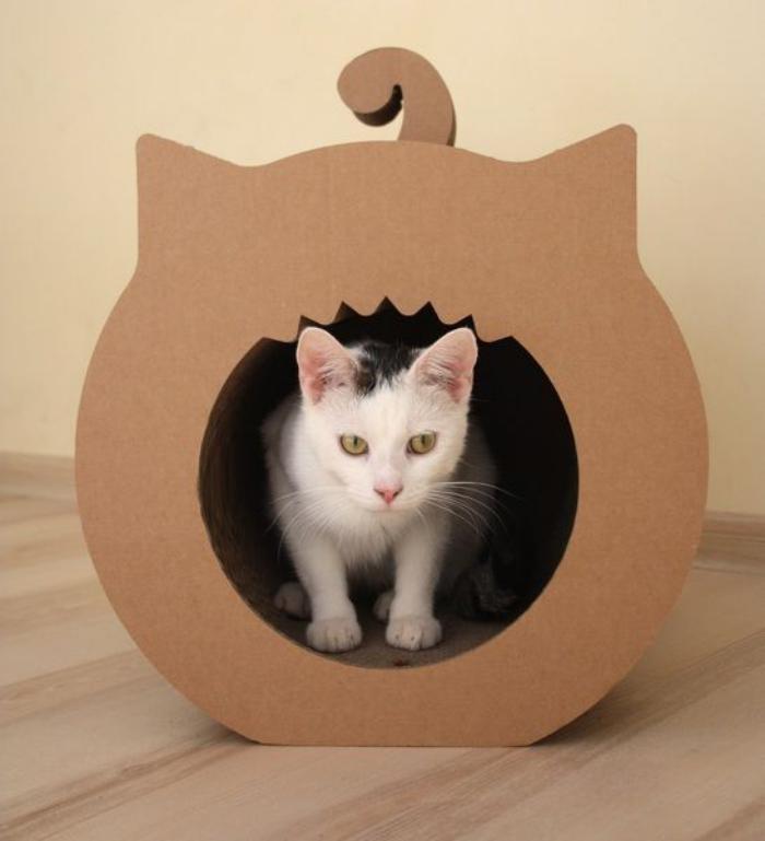 niche-pour-chat-en-carton-maisonette-chat-créative