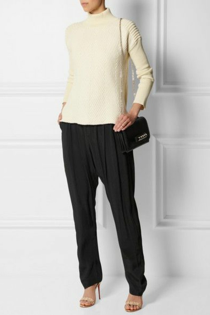 pantalon-pince-femme-blouse-beige-pantalon-noir-elegant-femme-moderne