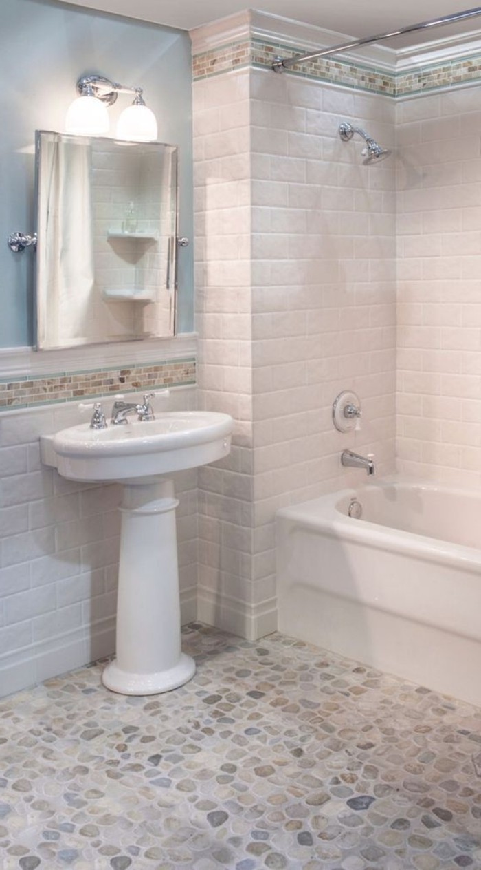 salle-de-bain-blanche-avec-carreaux-mosaique-mosaique-salle-de-bain-carrelage-galet-salle-de-bain