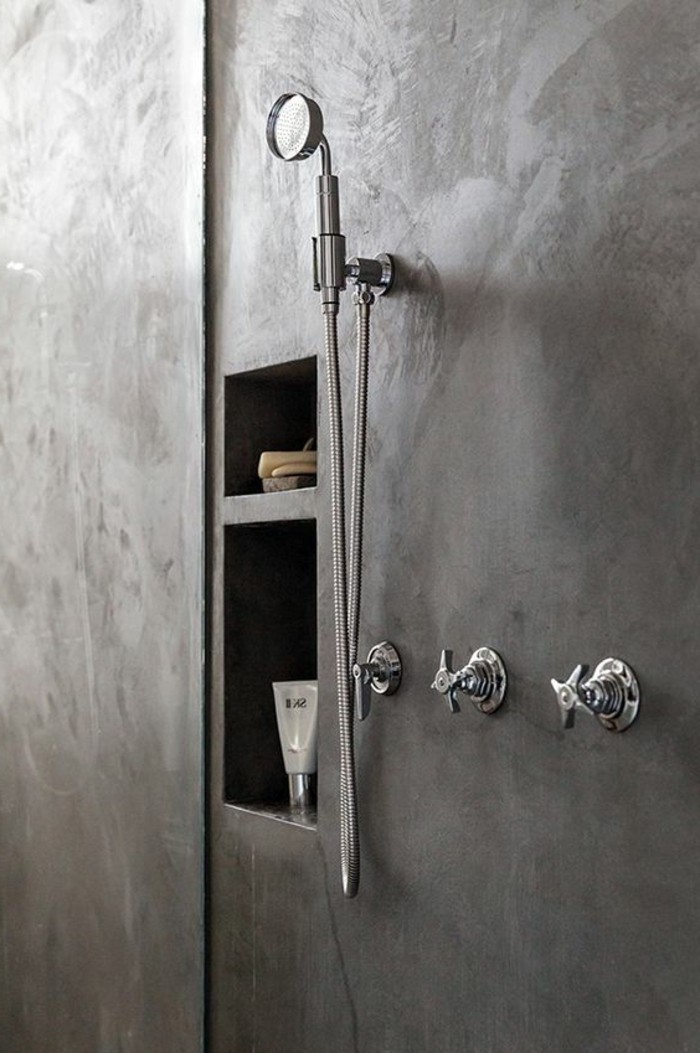 salle-de-bain-grise-plan-de-travail-béton-ciré-béton-décoratif-gris-pour-la-salle-de-bain