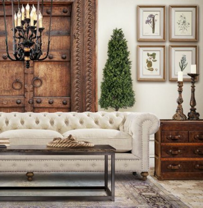 salon-de-luxe-avec-canapé-chesterfield-pas-cher-de-couleur-beige-meubles-capitonnes-pas-cher