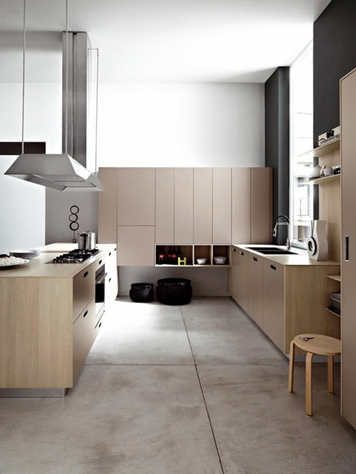 sol-en-carrelage-beige-cuisine-moderne-en-bois-plan-de-travail-béton-ciré-béton-décoratif-de-couleur-taupe
