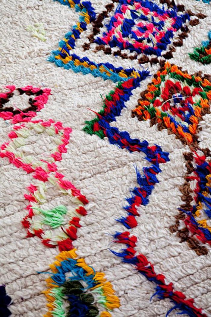 tapis-marocain-tapis-graphique-très-coloré