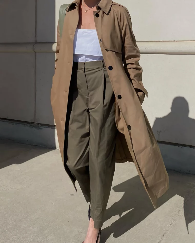 trench coat beige long top blanc volants pantalon kaki fonce taille haute