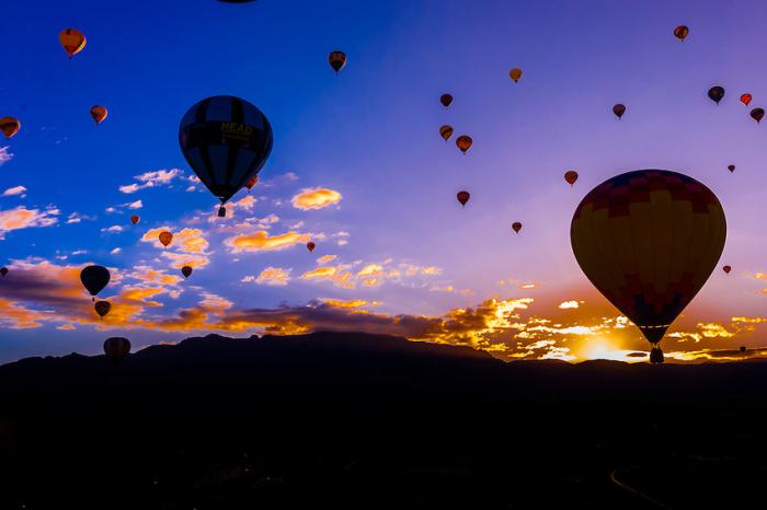 vol-en-montgolfière-ballons-au-dessus-de-New-Mexico