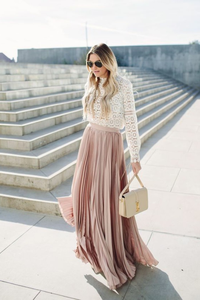 0-jupe-longue-plissée-rose-pale-blouse-dentelle-blanche-tendance-femme-mode-2016