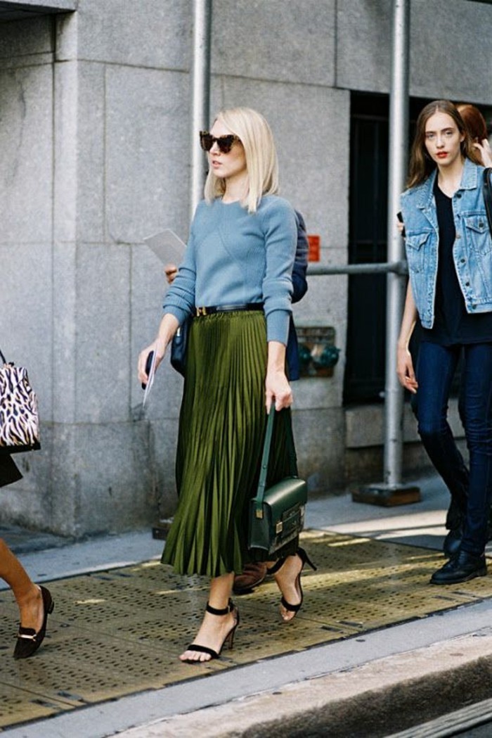 0-jupe-longue-plissée-vert-pour-les-femmes-blonds-tendances-de-la-mode-talons-hauts